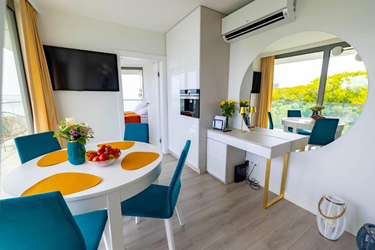 Wave Private Apartament - Sea View Miedzyzdroje Bagian luar foto
